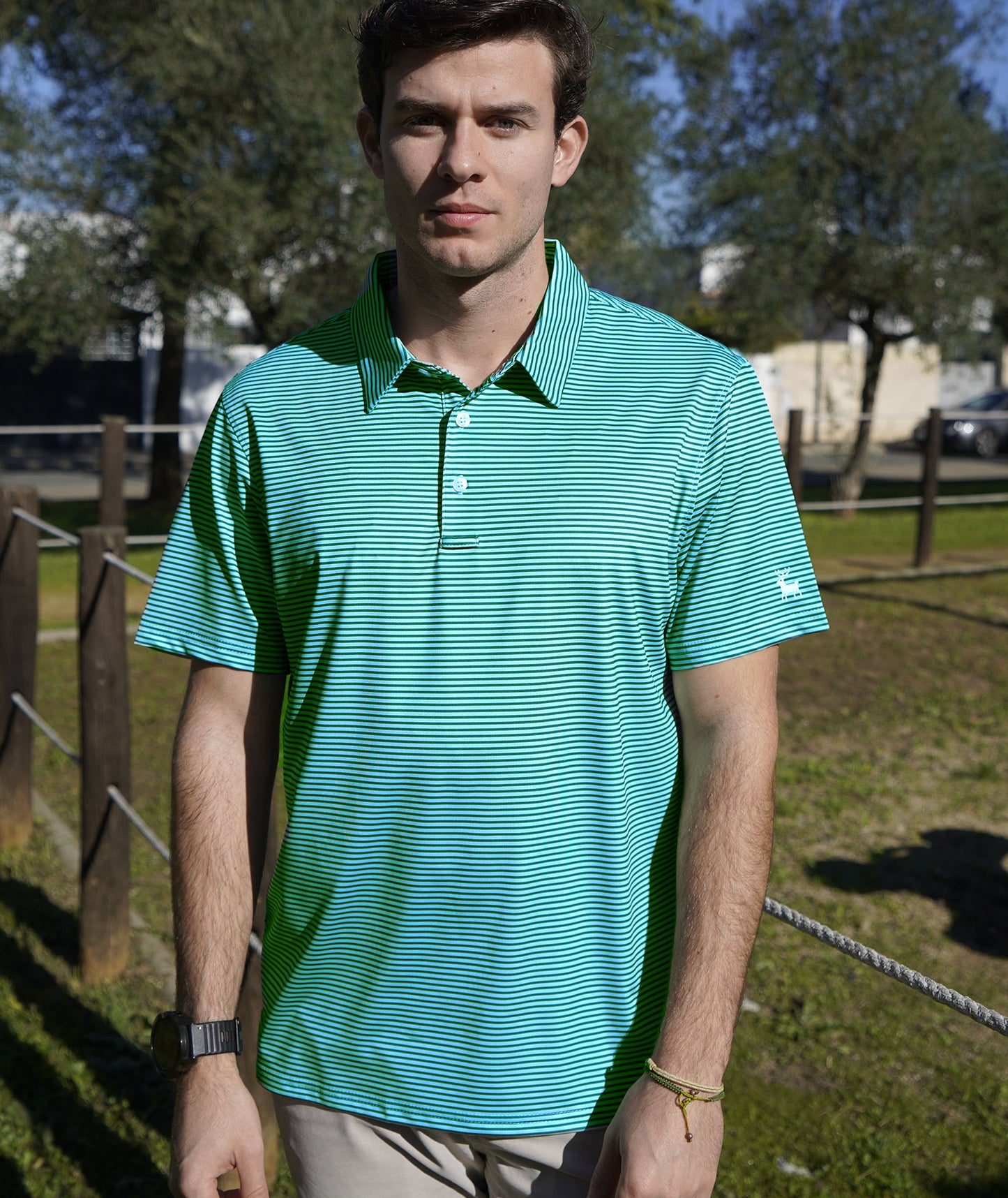 Polo de golf performant à rayures